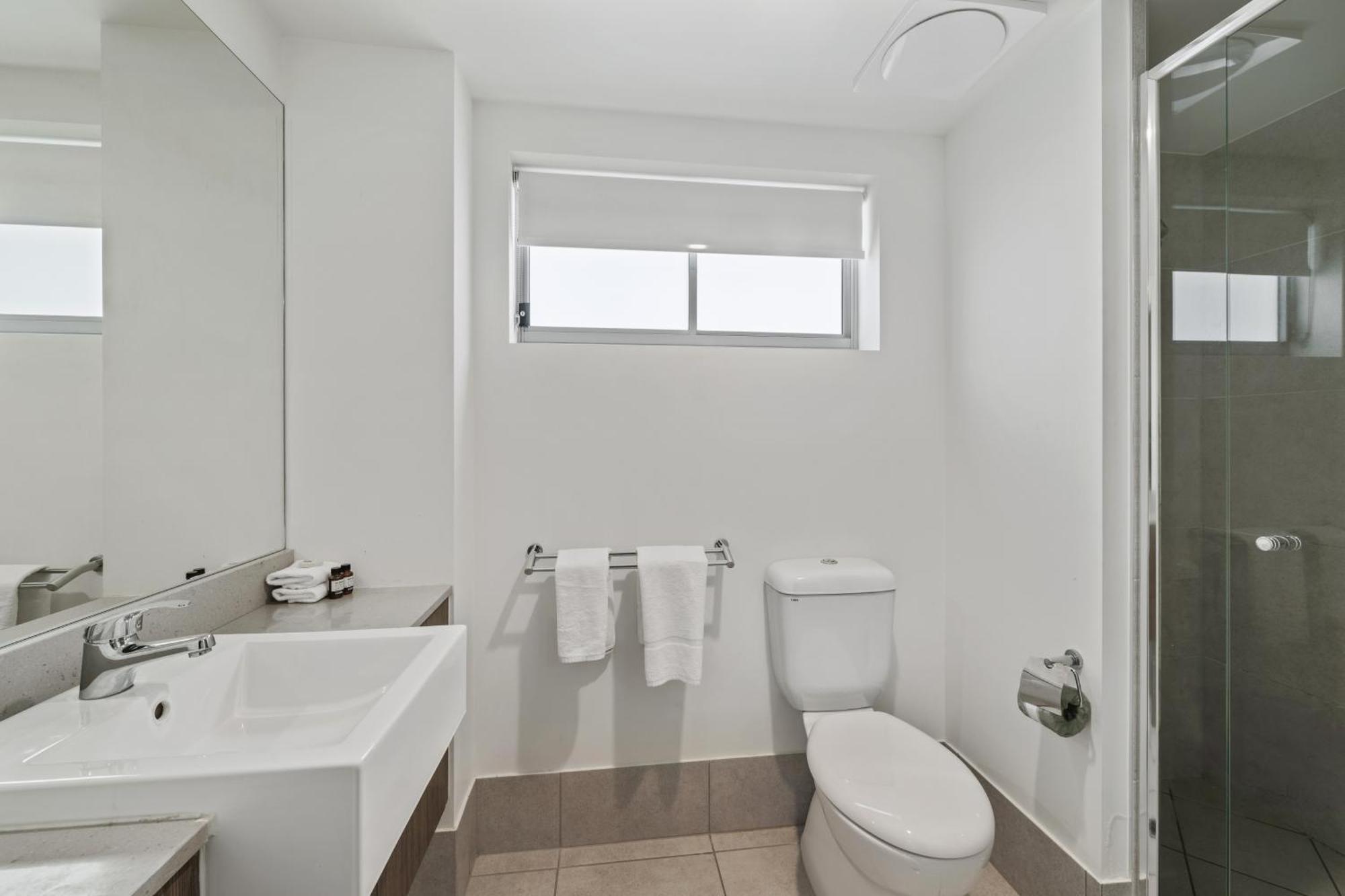 North Shore Oceanside Kawana Hotel 4*