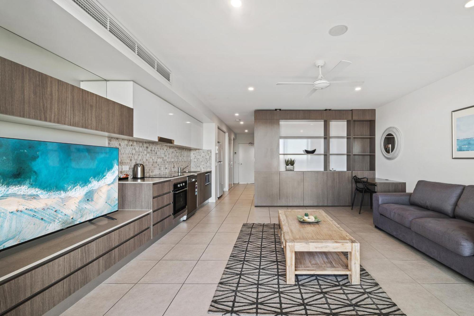 North Shore Oceanside Kawana Hotel