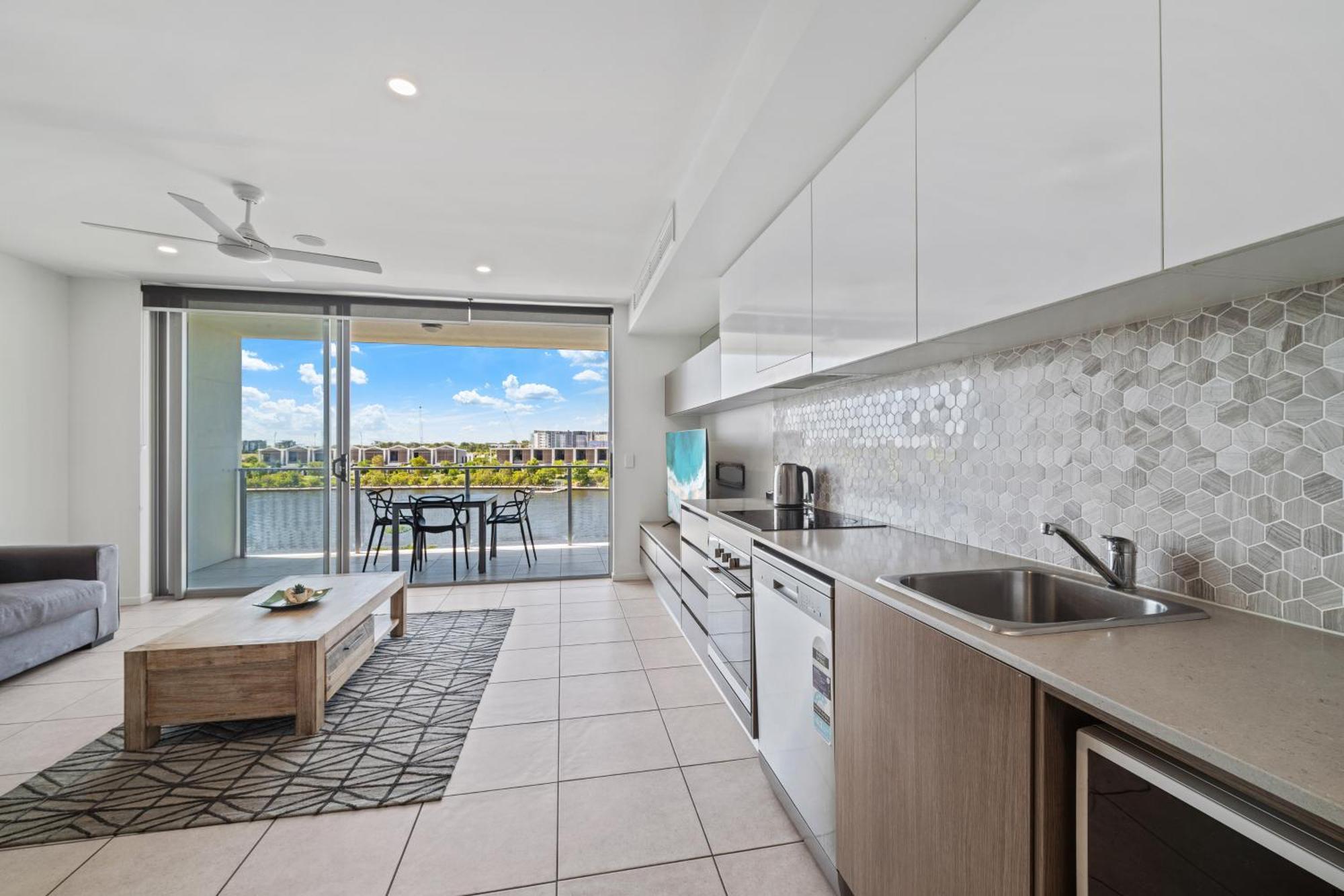 North Shore Oceanside Kawana Hotel 4*