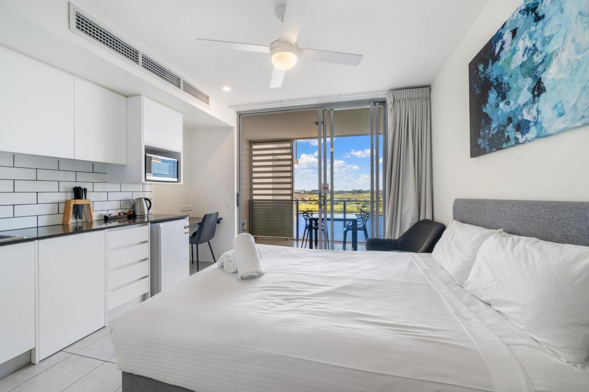 Hotel North Shore Oceanside Kawana 4*