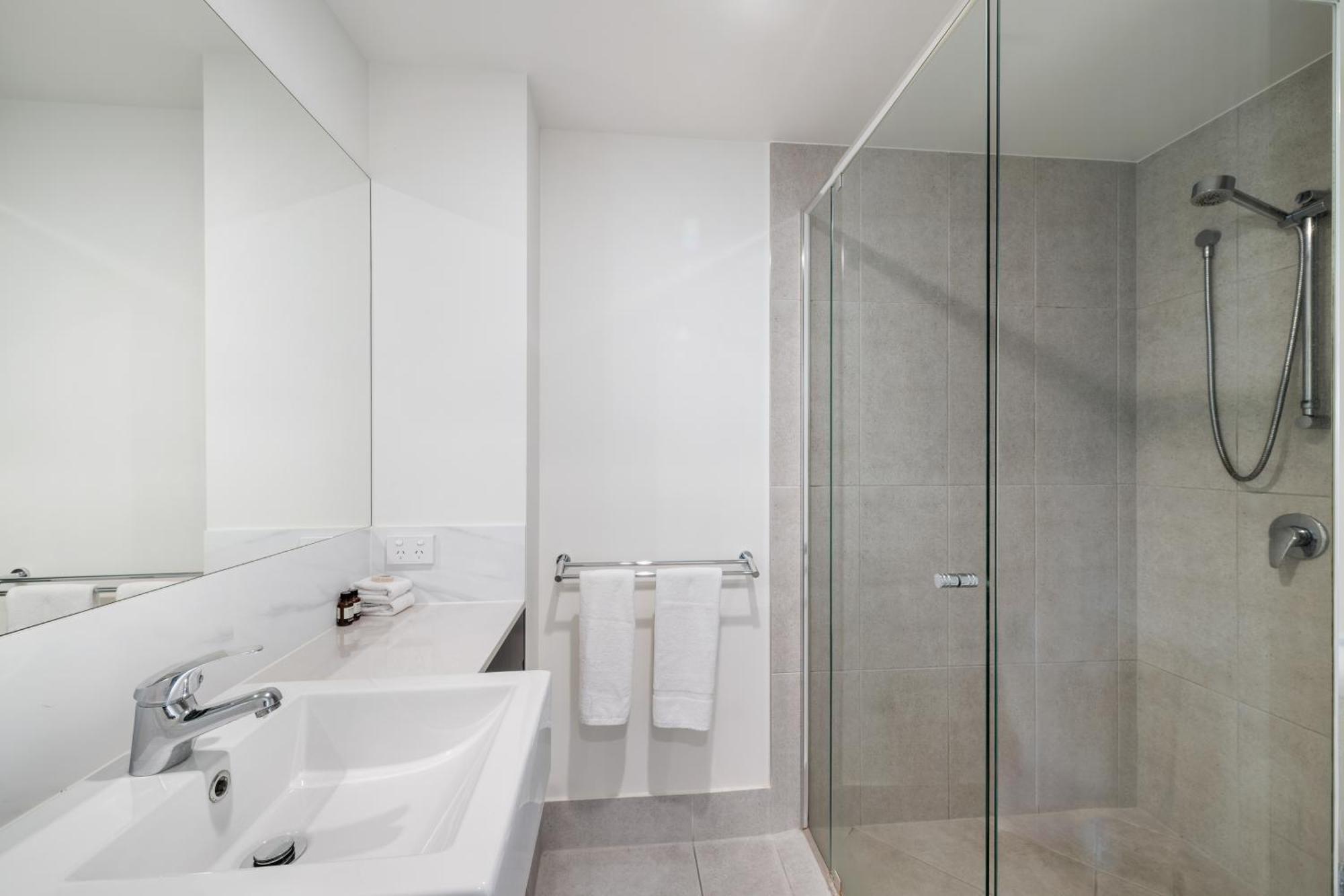 Hotel North Shore Oceanside Kawana Kawana Waters