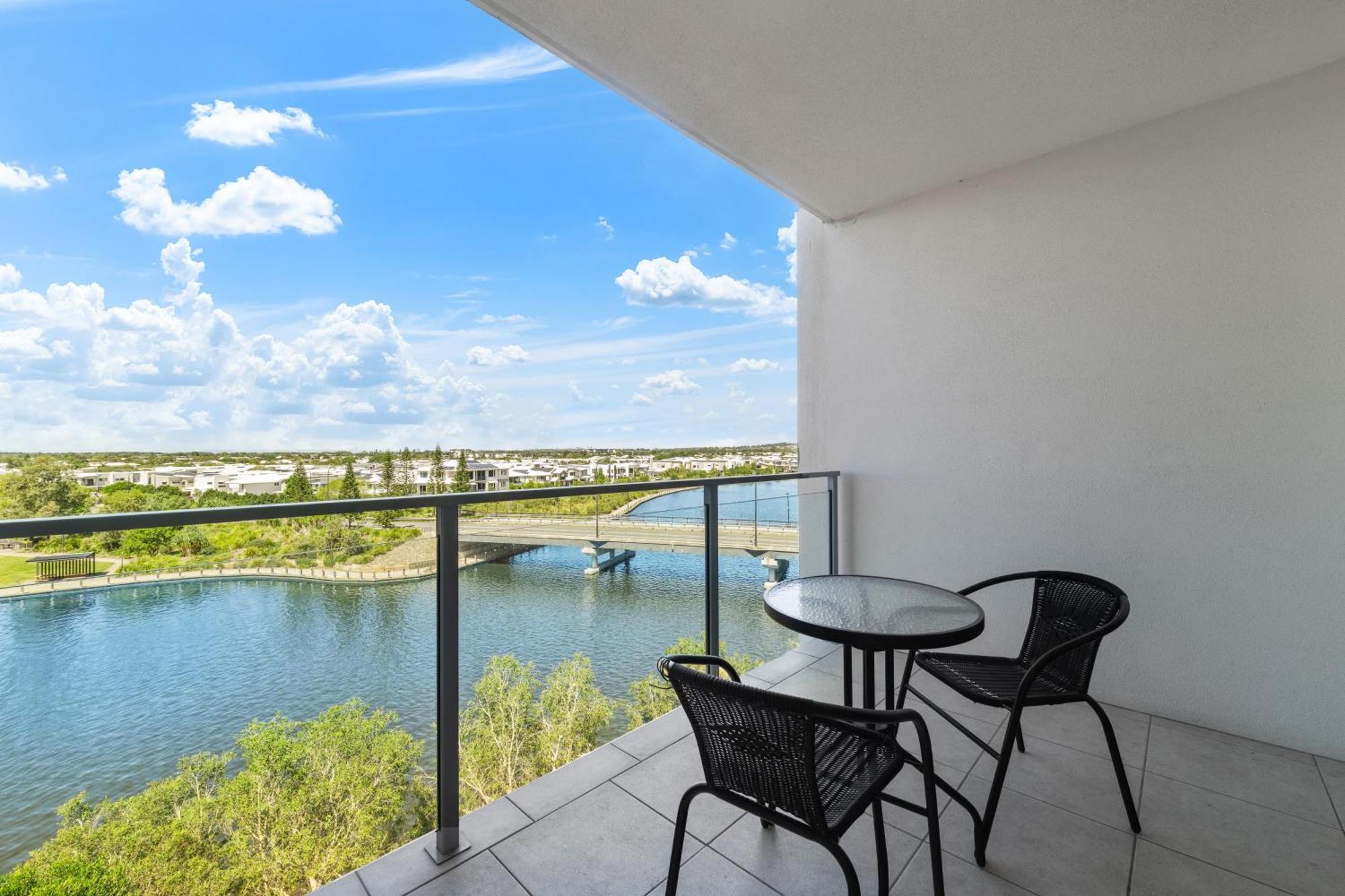 North Shore Oceanside Kawana Kawana Waters